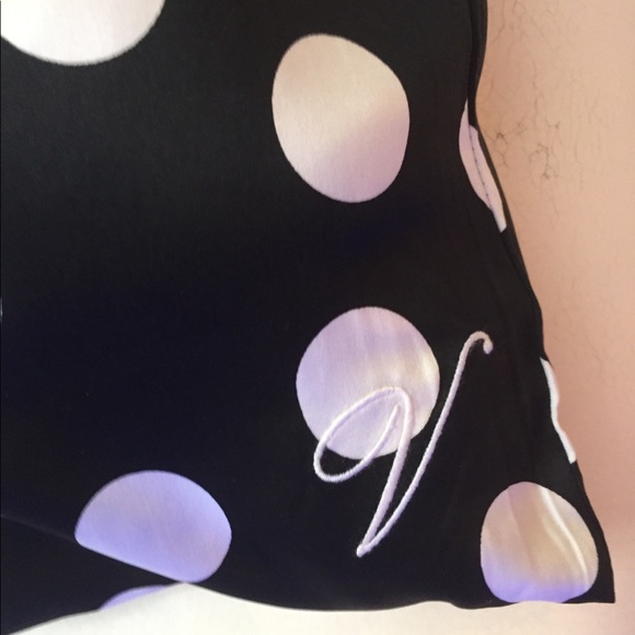 **SOLD** VS Black & White Polka-Dot Slippers - Picture 3 of 8